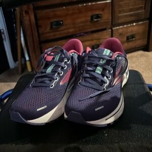 Only worn three times!! Brooks Adrenaline GTS